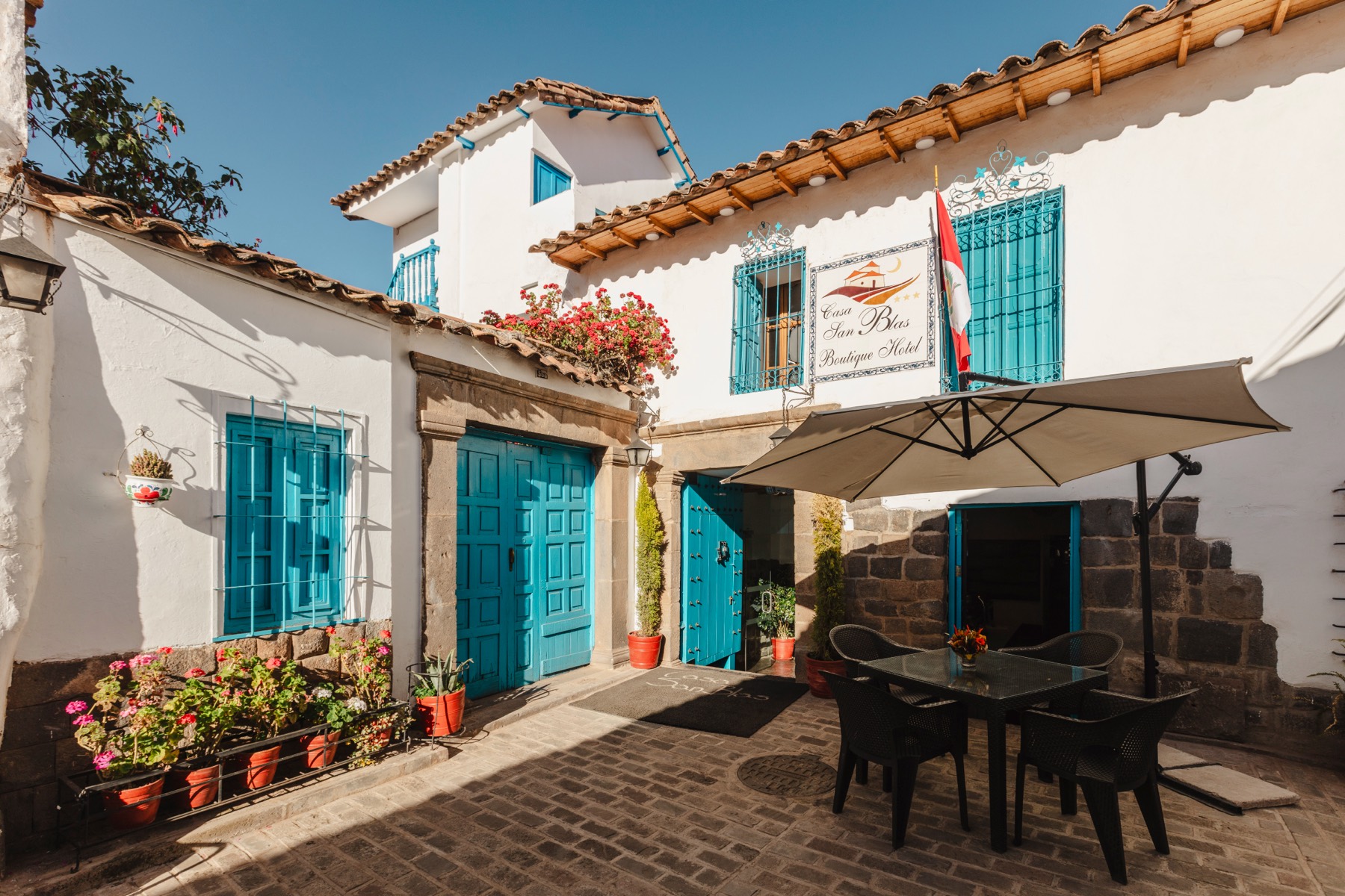 The casona facade on Calle Tocuyeros
